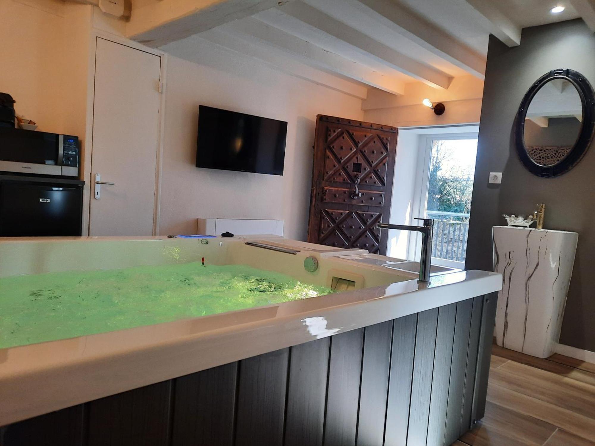 Charme Au Fil De L'Eau Hotel Vendieres Ngoại thất bức ảnh