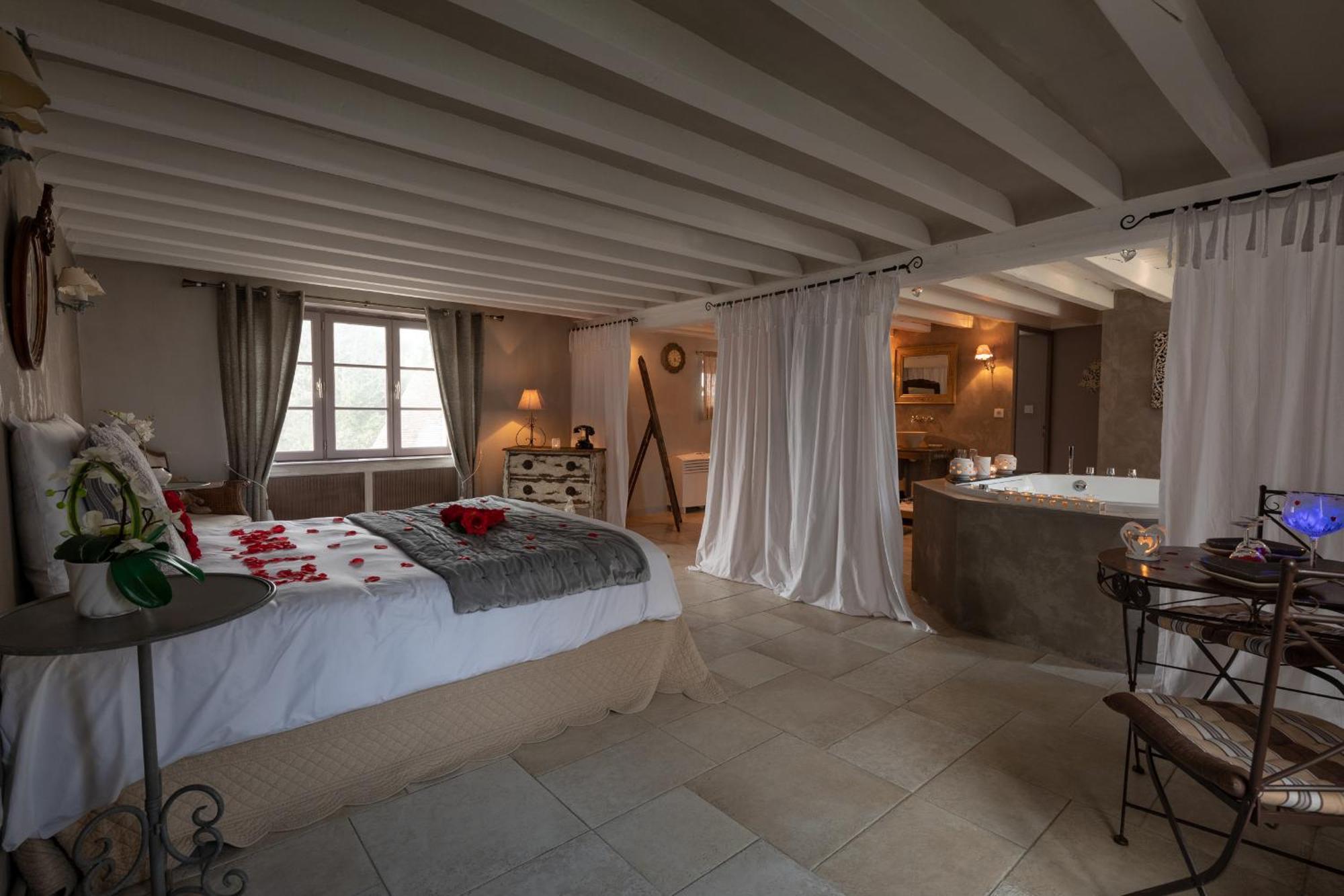 Charme Au Fil De L'Eau Hotel Vendieres Ngoại thất bức ảnh