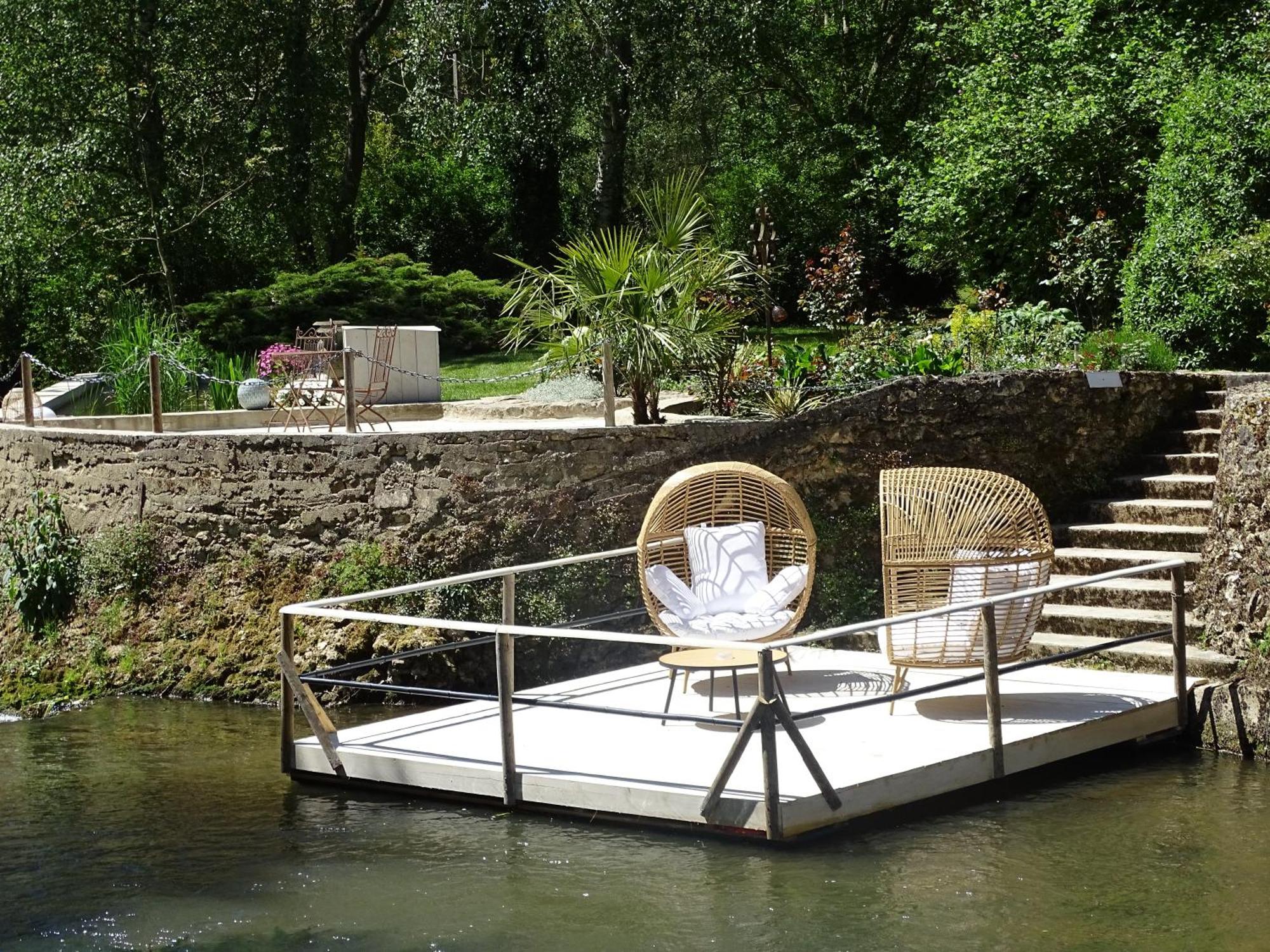 Charme Au Fil De L'Eau Hotel Vendieres Ngoại thất bức ảnh
